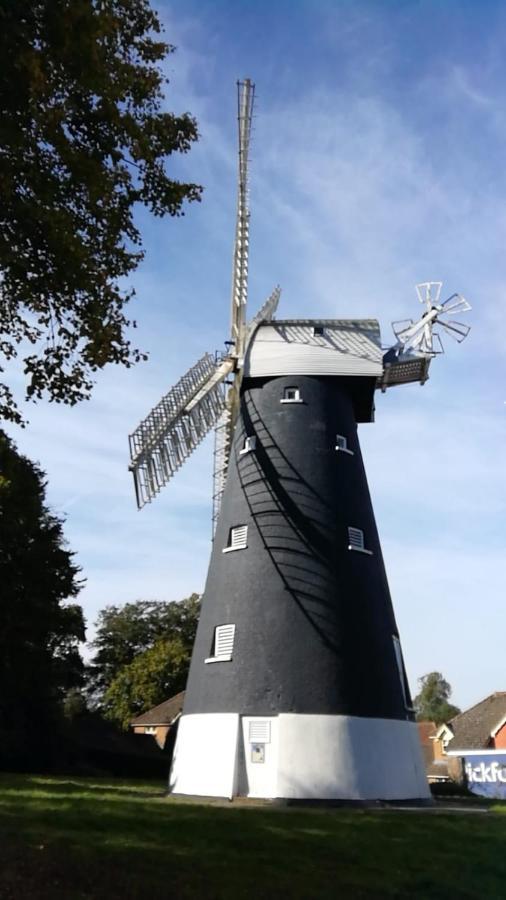 Many Worlds Meet - Eurostar, Wimbledon 30 Mins, Central London, Gatwick 15 Mins - Spacious, Sleeps Up To 16 Plus Cot - Free Wifi, Parking - Next To Lloyd Park, Great For Families, Walkers, Relocators - Ideal For Contractors ครอยดอน ภายนอก รูปภาพ