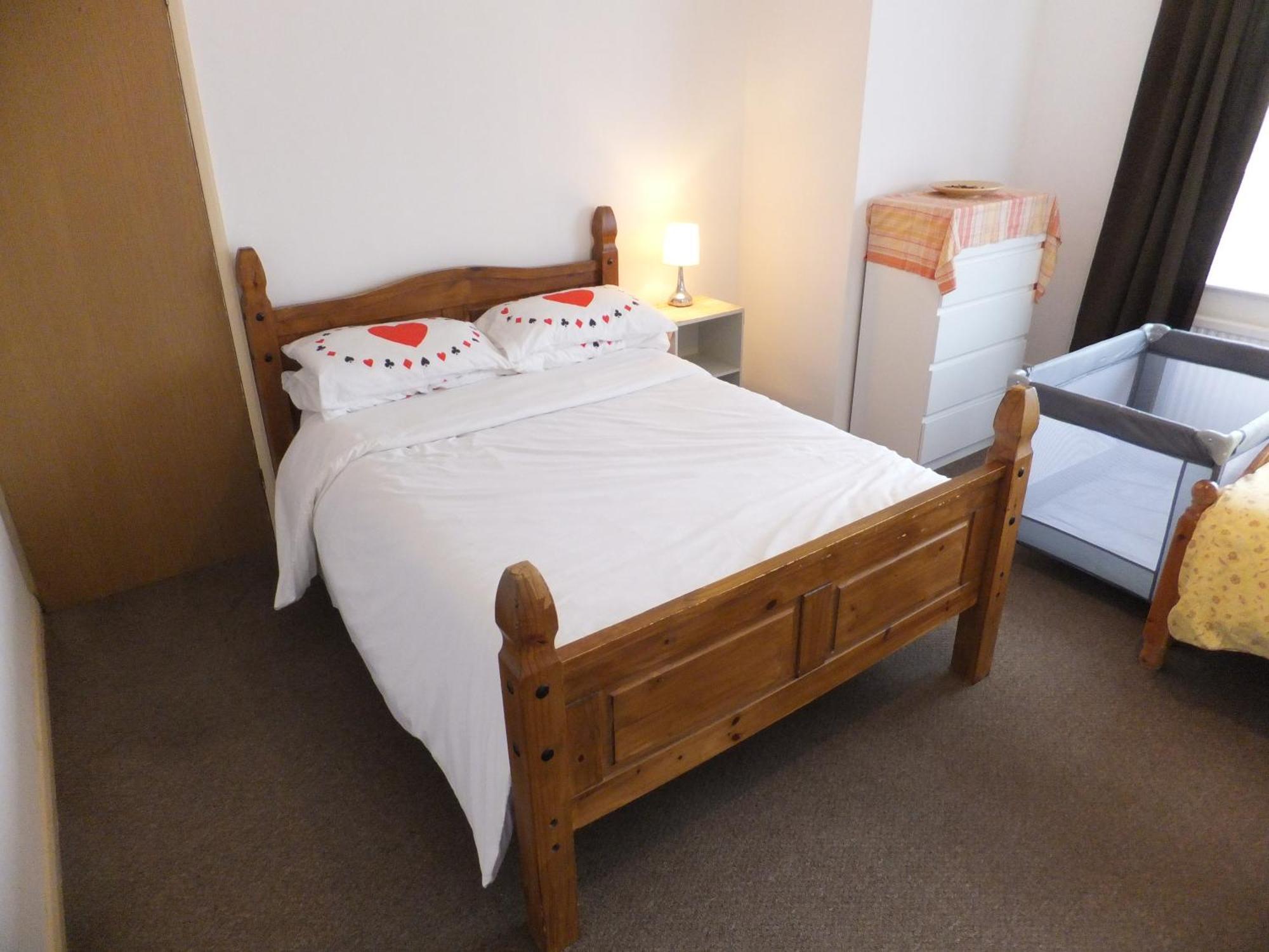 Many Worlds Meet - Eurostar, Wimbledon 30 Mins, Central London, Gatwick 15 Mins - Spacious, Sleeps Up To 16 Plus Cot - Free Wifi, Parking - Next To Lloyd Park, Great For Families, Walkers, Relocators - Ideal For Contractors ครอยดอน ภายนอก รูปภาพ