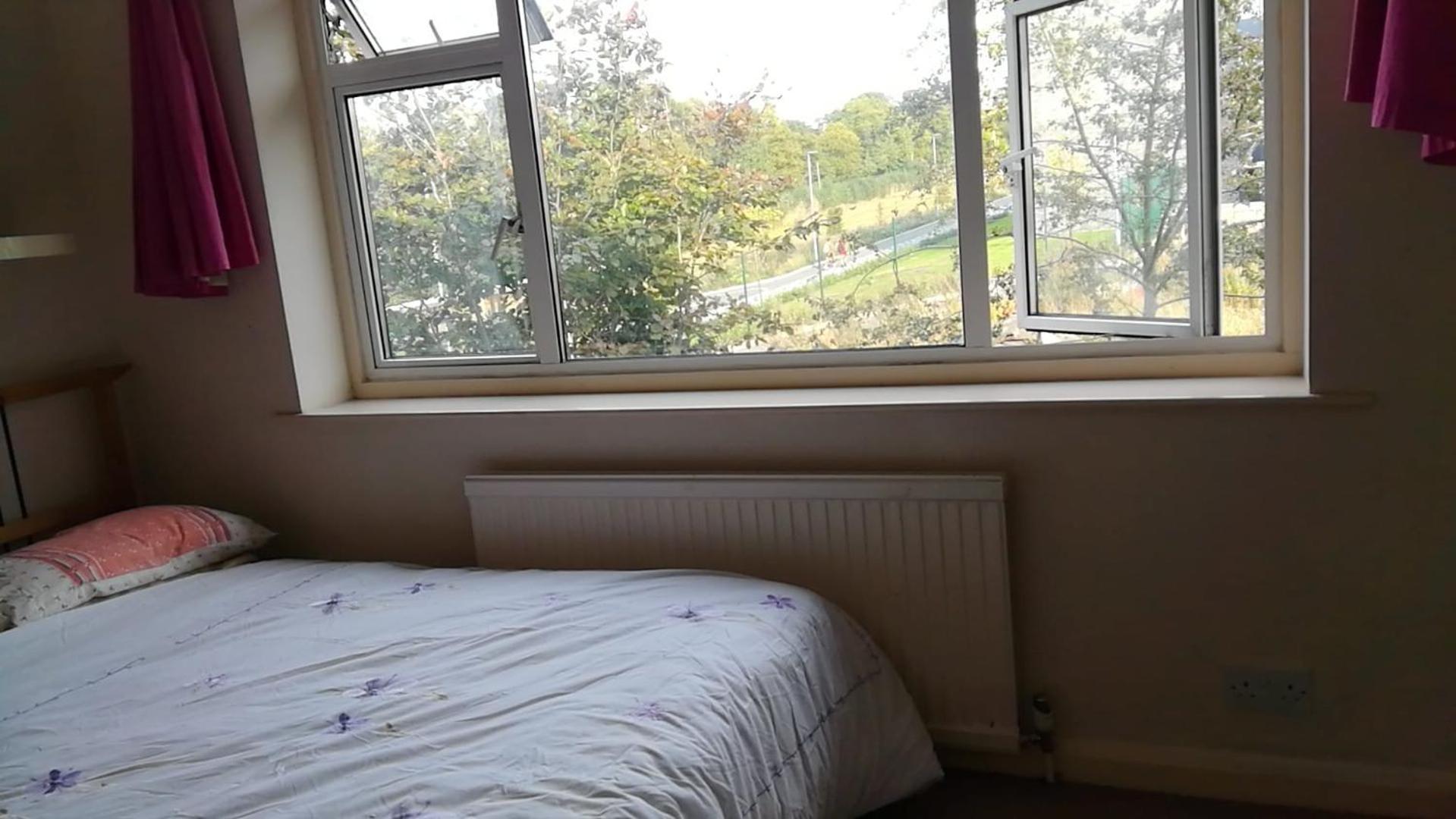 Many Worlds Meet - Eurostar, Wimbledon 30 Mins, Central London, Gatwick 15 Mins - Spacious, Sleeps Up To 16 Plus Cot - Free Wifi, Parking - Next To Lloyd Park, Great For Families, Walkers, Relocators - Ideal For Contractors ครอยดอน ภายนอก รูปภาพ