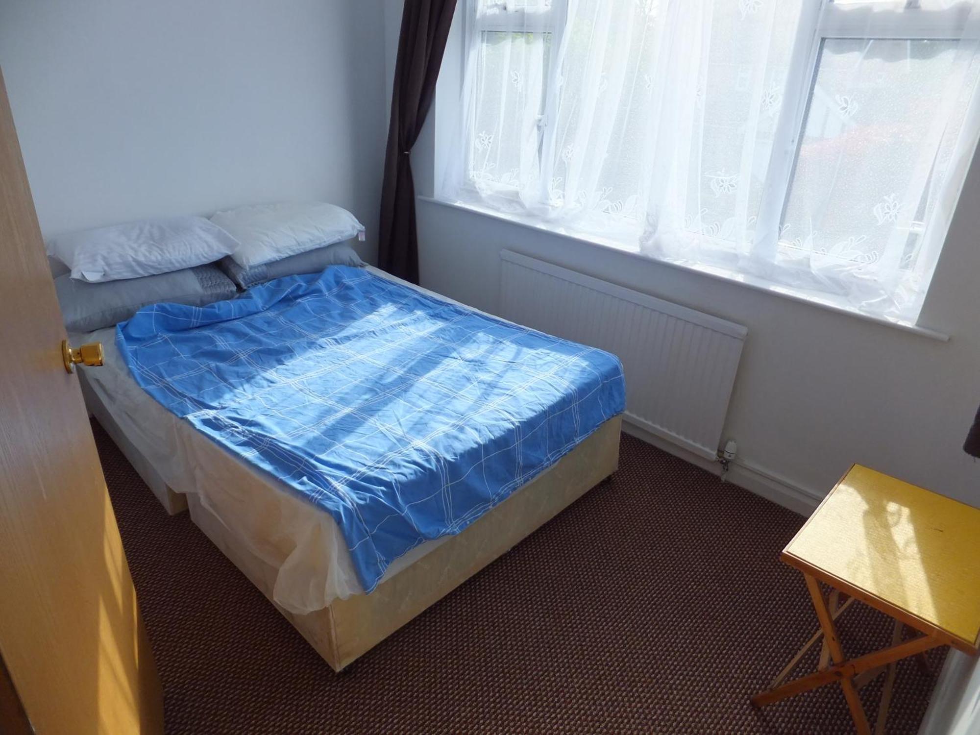 Many Worlds Meet - Eurostar, Wimbledon 30 Mins, Central London, Gatwick 15 Mins - Spacious, Sleeps Up To 16 Plus Cot - Free Wifi, Parking - Next To Lloyd Park, Great For Families, Walkers, Relocators - Ideal For Contractors ครอยดอน ภายนอก รูปภาพ